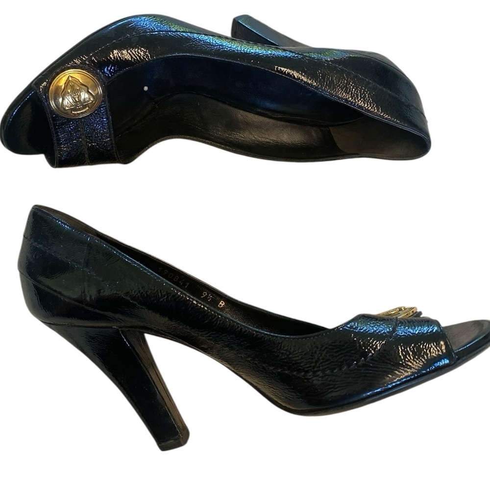 Gucci Black Heels with Gold Emblem - Picture 5 of 10